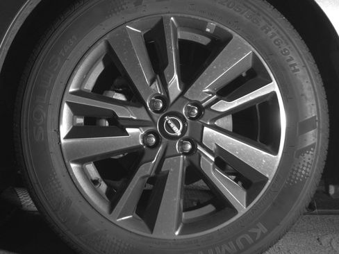 Used 2025 Nissan Versa SV image 12