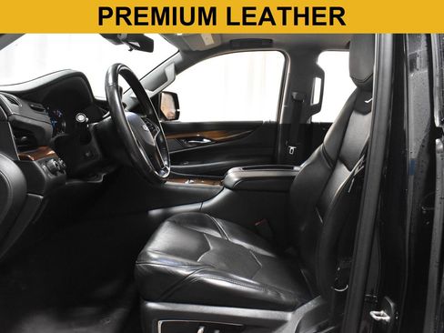 Used 2020 Cadillac Escalade Premium Luxury w/ Escalade Sport Edition AWD/4WD image 4