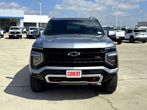 Used 2025 Chevrolet Suburban Z71 image 3