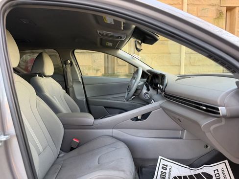 Used 2021 Hyundai Elantra SE FWD image 26