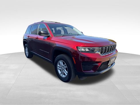 Used 2023 Jeep Grand Cherokee Laredo w/ Luxury Tech Group I AWD/4WD image 7