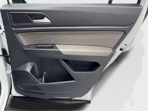 Used 2022 Volkswagen Atlas Cross Sport SE w/ Panoramic Sunroof Package image 40