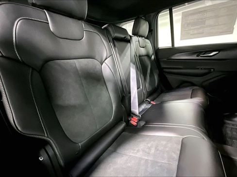 New 2025 Jeep Grand Cherokee Altitude image 17