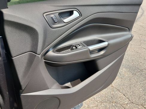 Used 2017 Ford C-MAX SE w/ Cold Weather Package FWD image 18
