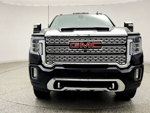 Used 2022 GMC Sierra 2500 Denali w/ Denali Black Diamond Edition AWD/4WD image 2