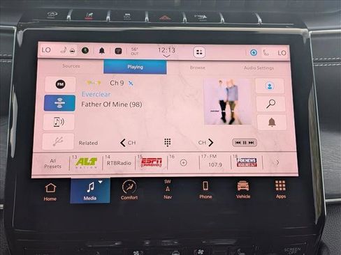 Used 2025 Jeep Grand Cherokee Overland w/ Luxury Tech Group IV image 13