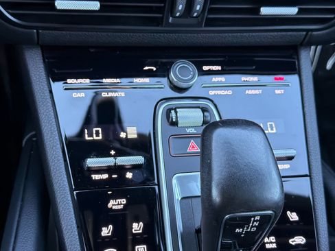 Certified 2023 Porsche Cayenne AWD/4WD image 23