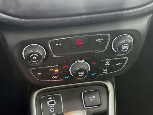 Used 2020 Jeep Compass Latitude w/ Popular Equipment Group FWD image 23