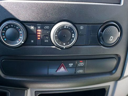 Used 2015 Mercedes-Benz Sprinter 2500 image 23