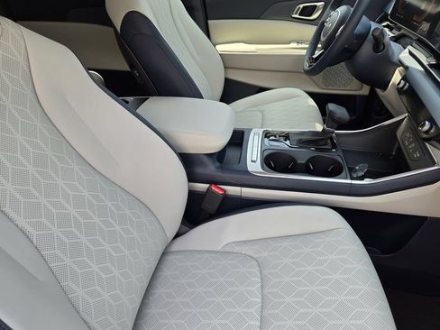 New 2026 Kia Carnival EX FWD image 10