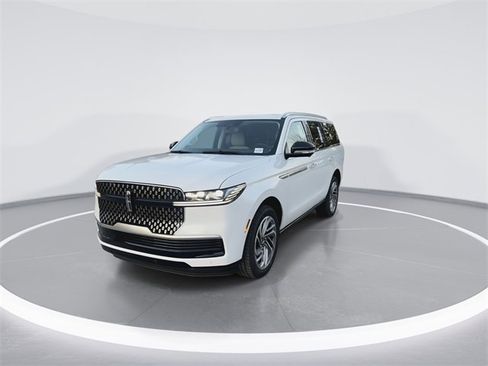 New 2025 Lincoln Navigator Reserve image 3