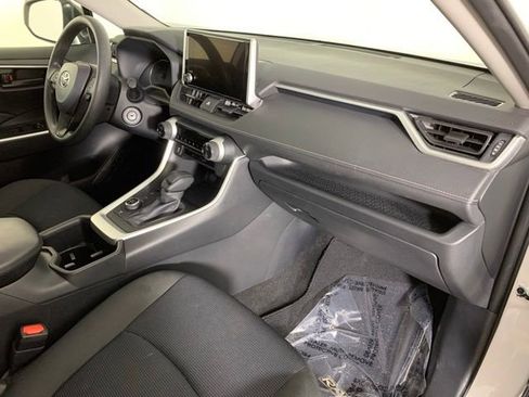 Used 2025 Toyota RAV4 LE AWD/4WD image 9