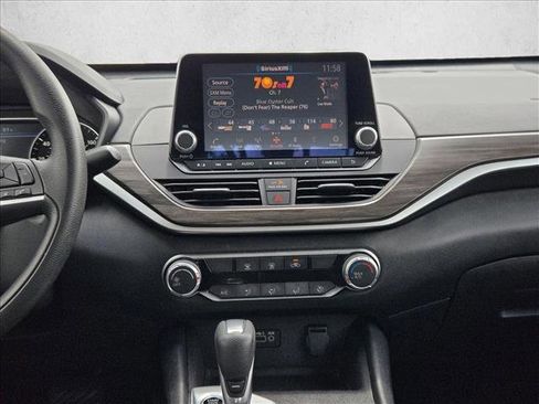 Used 2025 Nissan Altima 2.5 SV FWD image 14