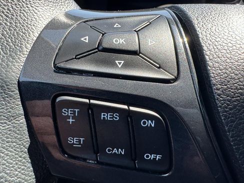 Used 2018 Ford Explorer XLT w/ Equipment Group 202A FWD image 17