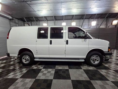 Used 2023 GMC Savana 2500 w/ Driver Convenience Package image 9