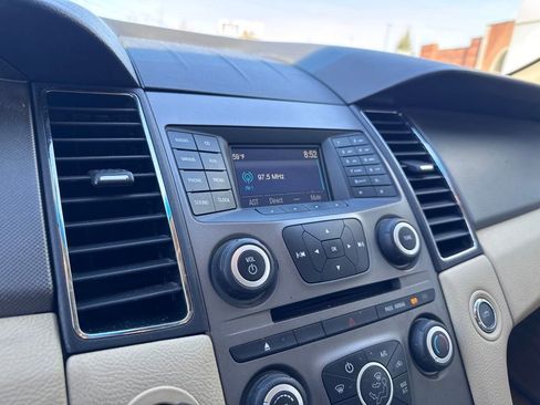 Used 2018 Ford Taurus SE FWD image 17