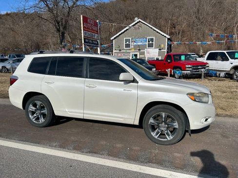 Used 2008 Toyota Highlander Sport w/ Tow Pkg AWD/4WD image 4