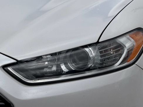 Used 2014 Ford Fusion SE FWD image 18