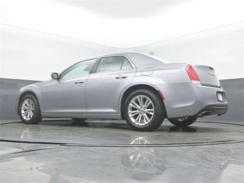 Used 2017 Chrysler 300 C image 48