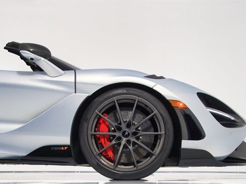 Used 2022 McLaren 765LT RWD image 17