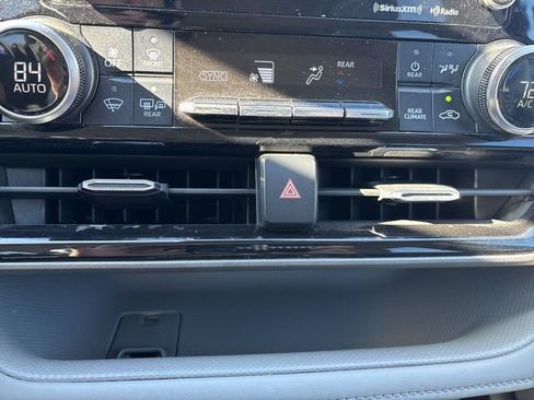 Used 2022 Toyota Highlander LE image 12