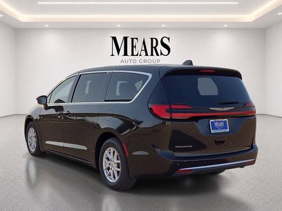 Used 2023 Chrysler Pacifica Touring-L