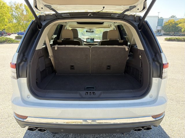 Used 2022 Lincoln Aviator Reserve w/ Elements Package Plus RWD image 25