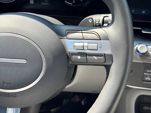 Used 2025 Hyundai Kona SEL FWD image 14