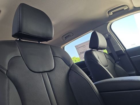 Used 2025 Kia Sorento EX image 14