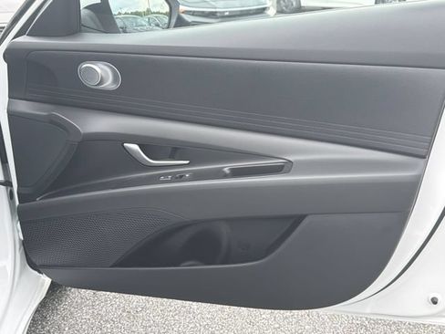New 2026 Hyundai Elantra Hybrid FWD image 16