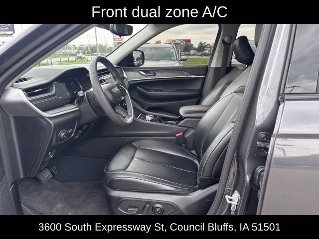 Used 2023 Jeep Grand Cherokee L Limited AWD/4WD image 15