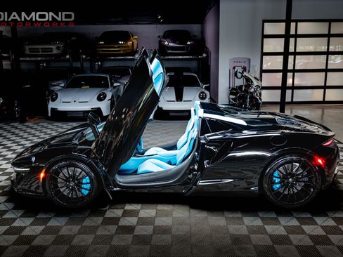 Used 2026 McLaren Artura Spider RWD image 79