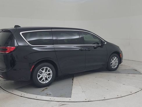 New 2026 Chrysler Pacifica Select image 15