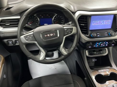 Used 2023 GMC Acadia SLE w/ Driver Convenience Package FWD image 3