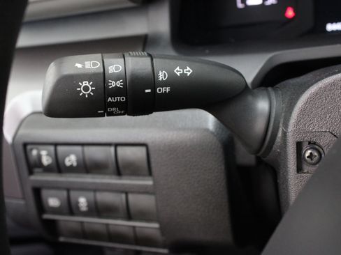 Used 2026 Toyota Tacoma SR5 AWD/4WD image 25