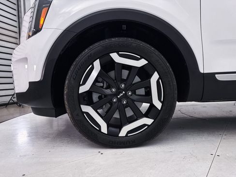 Used 2025 Kia Telluride S FWD image 16