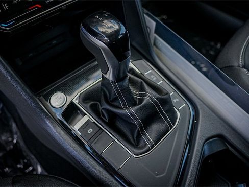 New 2025 Volkswagen Taos SE image 17