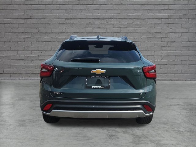 Used 2025 Chevrolet Trax LT FWD image 4