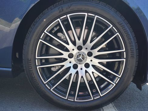 Used 2025 Mercedes-Benz C 300 Sedan image 17