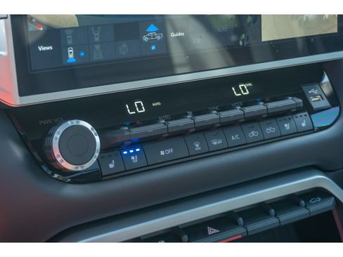Used 2025 Toyota Tundra Platinum AWD/4WD image 25