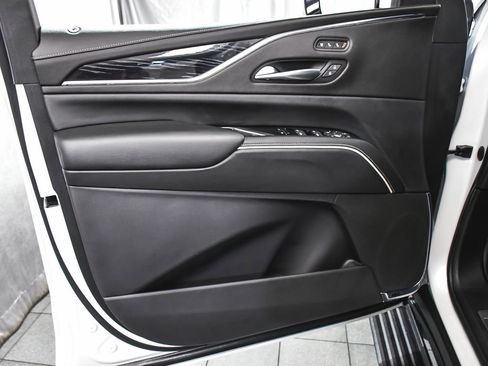 Used 2023 Cadillac Escalade ESV Sport w/ LPO, ONYX Package AWD/4WD image 9