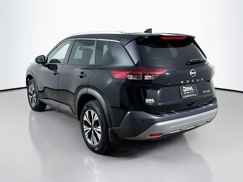 Used 2023 Nissan Rogue SV w/ SV Premium B Package image 5