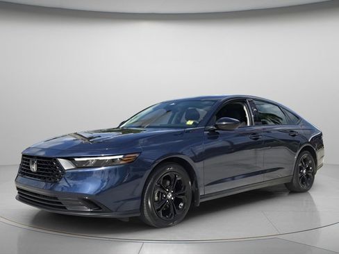 Certified 2025 Honda Accord SE image 9