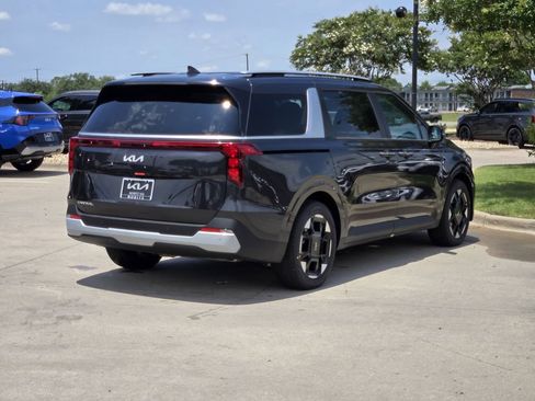 New 2026 Kia Carnival EX FWD image 4