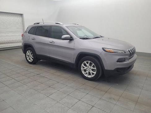 Used 2018 Jeep Cherokee Latitude image 11