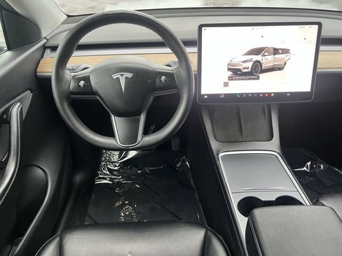 Used 2022 Tesla Model Y Long Range AWD/4WD image 19