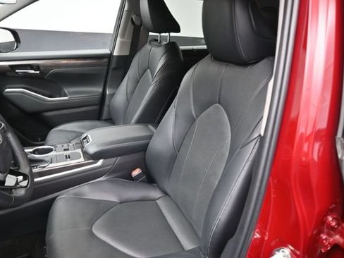 Used 2023 Toyota Highlander Limited FWD image 33