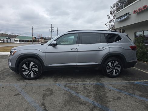 Used 2025 Volkswagen Atlas SE image 7
