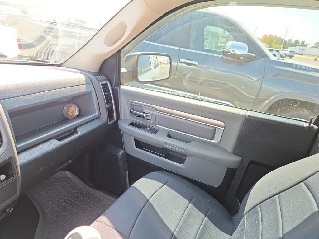 Used 2014 RAM 1500 Express RWD image 17