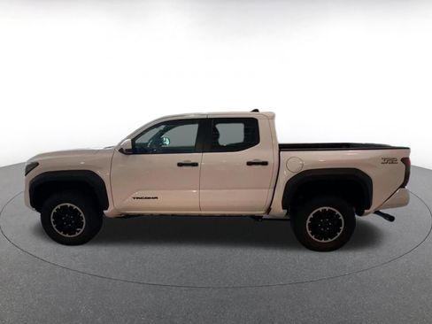Used 2025 Toyota Tacoma TRD Off-Road AWD/4WD image 8